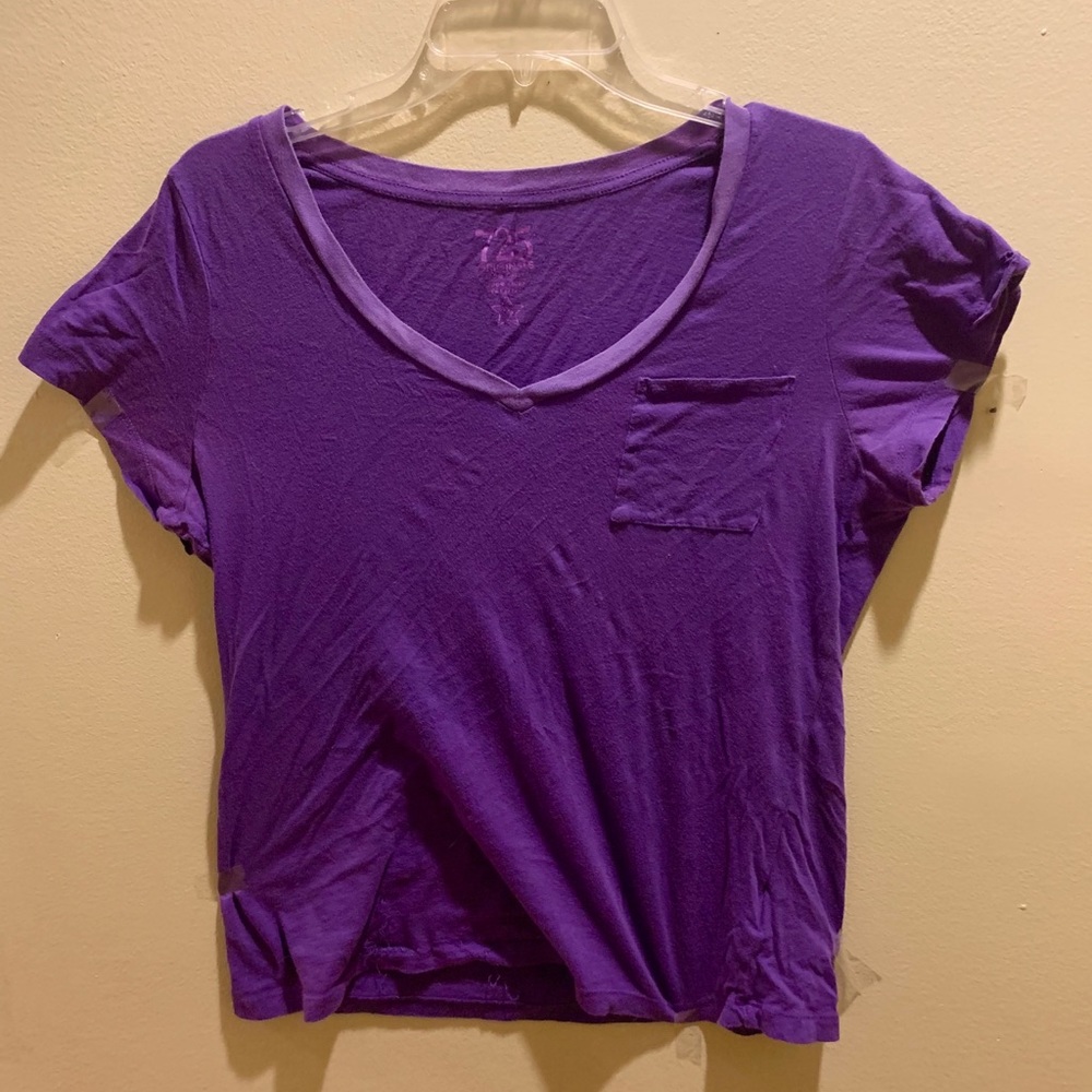 725 women’s purple v-neck shirt